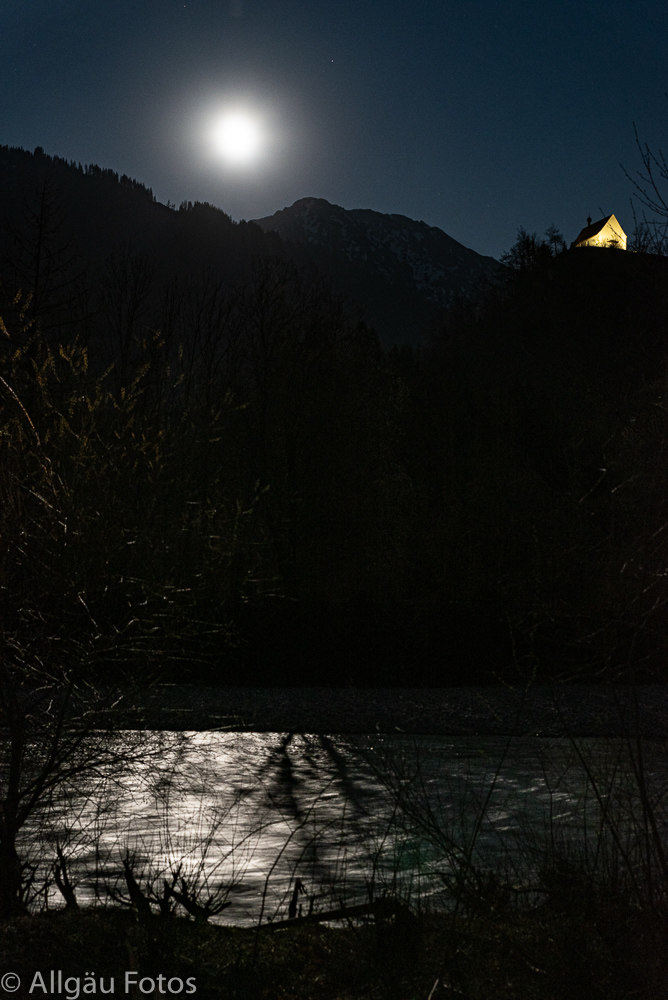 Burgkapelle Schöllang mit Supermond und Iller